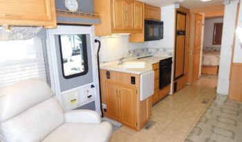 2004 Winnebago Adventurer 33V full