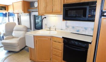 2004 Winnebago Adventurer 33V full