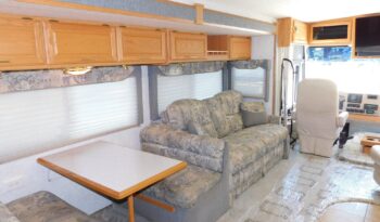 2004 Winnebago Adventurer 33V full