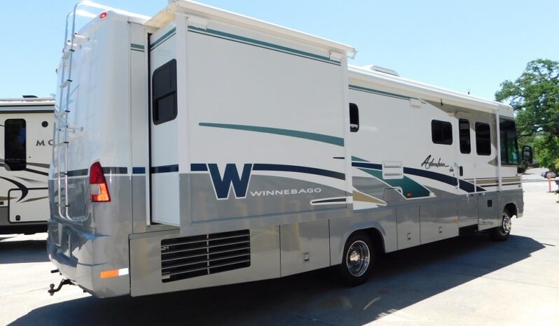 2004 Winnebago Adventurer 33V full